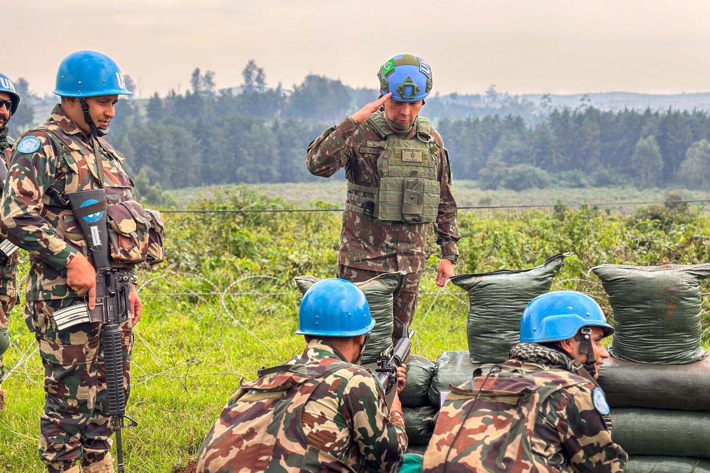 General Ulisses de Mesquita Gomes, Force Commander of MONUSCO, went on August 21 to Fataki then to Lodha to meet with communities and listen to their concerns to better protect them.